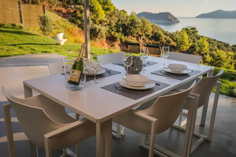 The set dining table on the terrace