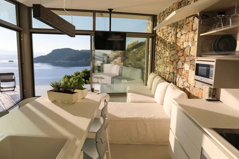 The living room opening onto the terrace and the sea