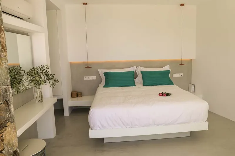 The king-size bed and the desk